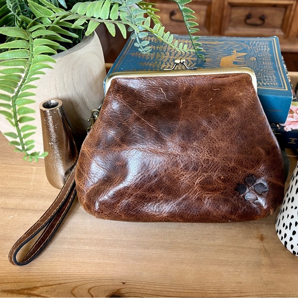 Patricia Nash Handbags - Patricia Nash Distressed Rustic Cognac Kiss Lock Clutch Wristlet Purse